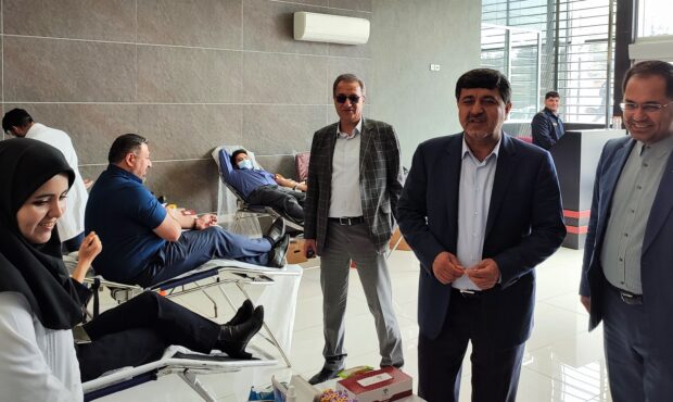 کارکنان بانک پارسیان با اهدای خون، جلو ه هایی از نوع‌دوستی را به نمایش گذاشتند