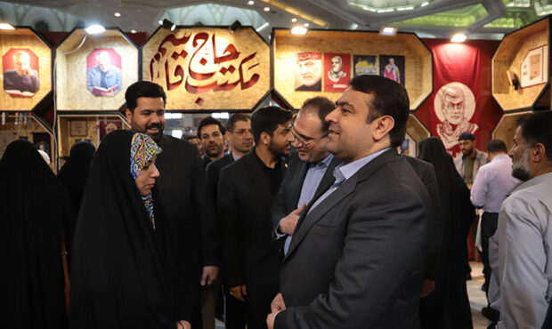 بازدید سرپرست بانک ملی ایران از سی و چهارمین نمایشگاه کتاب تهران