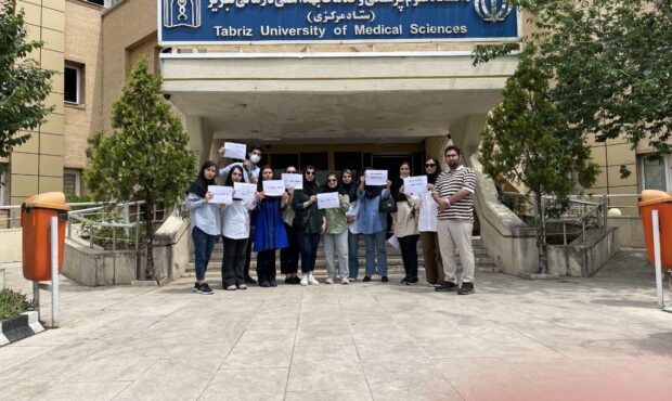 تحصن رزیدنتهای پوست و مو سراسر کشور تحصن رزیدنتهای پوست و مو سراسر کشور