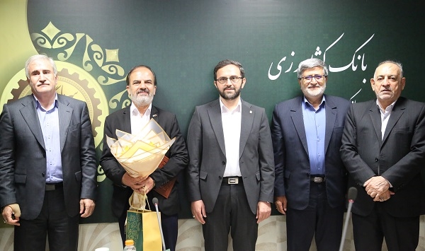 دیدار صمیمی مدیرعامل بانک کشاورزی با جمعی از آزادگان دیدار صمیمی مدیرعامل بانک کشاورزی با جمعی از آزادگان