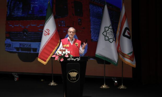 پزشکیان: به زانو در آوردن ملت ایران خواب و خیال است پزشکیان: به زانو در آوردن ملت ایران خواب و خیال است