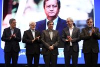 ️ ردای چهره ماندگار صنعت بیمه در سال ۱۴۰۴ بر قامت دكتر عبدالناصر همتی