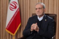 تاکید پزشکیان در رسیدگی به خانواده‌ آسیب‌دیدگان و پیگیری برای تسریع در آزادی زندانیان