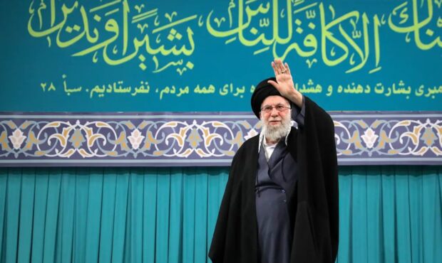 تذکر شدید رهبری نسبت به اهانت به رئیس‌جمهور و رؤسای کشور