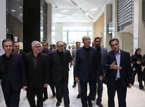 استاندار کرمانشاه به همراه دکتر پرتوافکنان عضو هیأت مدیره بانک سپه از بیمارستان حکیم بازدید کردند