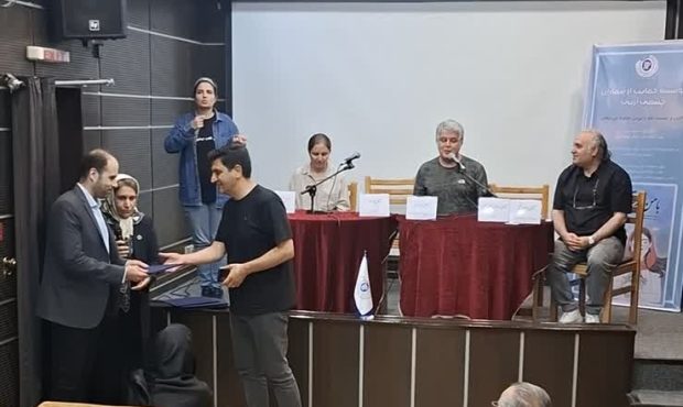 نشست نقد و بررسی نمایش مستند گویاسازی‌شده «با من برقص» برای افراد دارای آسیب بینایی برگزار شد