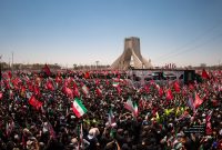 ایران رهبر شهید خود را بر دوش تاریخ بدرقه کرد